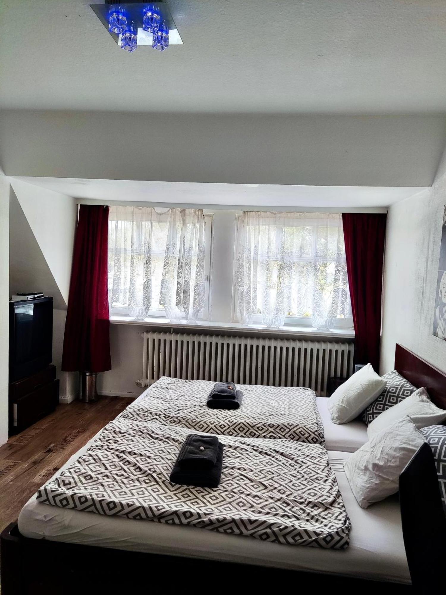 Pension Zum Burggrafen เดลเมนฮอร์สท์ ภายนอก รูปภาพ
